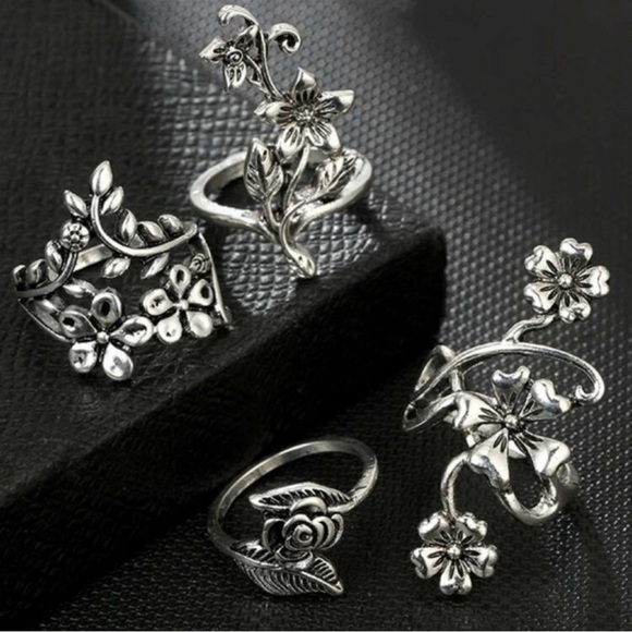 Restock- 4 Piece Boho Floral Antiqued Silver Ring Set - Picture 6 of 7